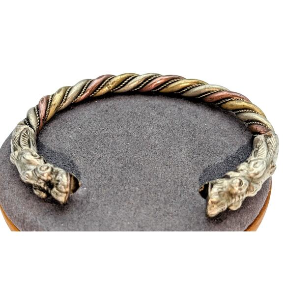 Eight Piece Lot of Tri-Tone Metal/Copper Jewelry - Picture 10 of 10